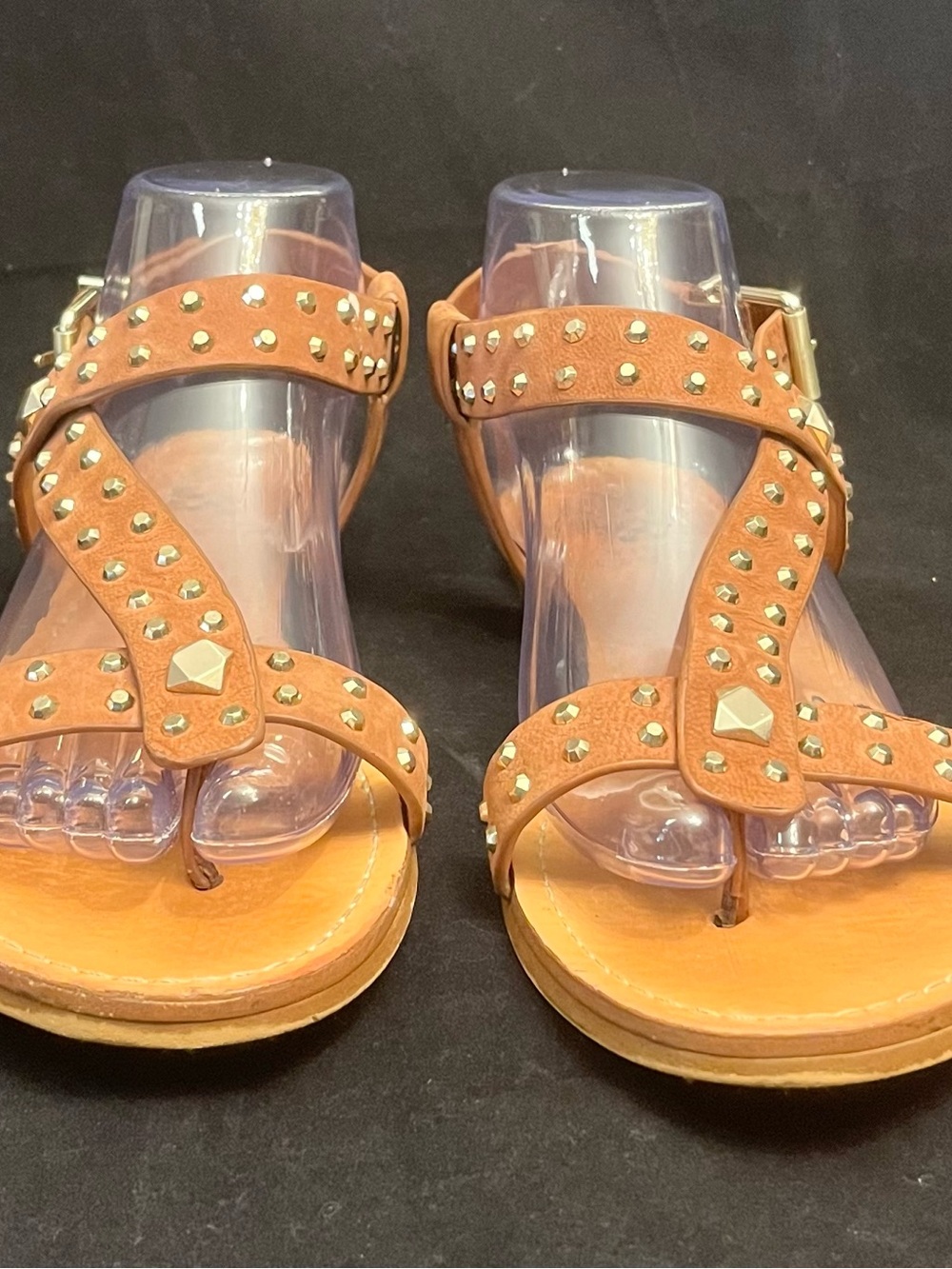Vince Camuto Studded Tan Women's Leather T-Strap Sandals 8.5 - Picture 3 of 7